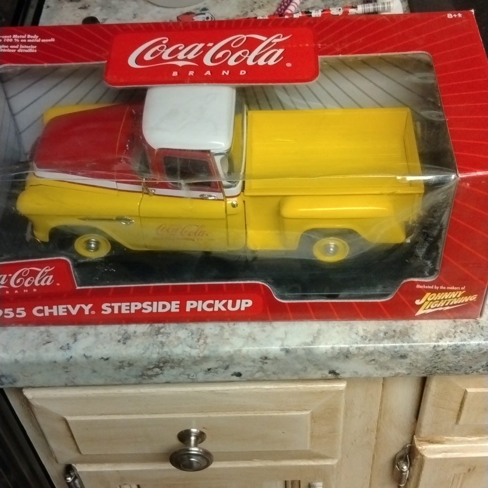 Toy truck